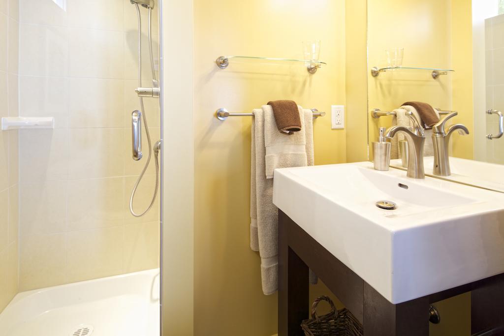 Hedgerow House Bed & Breakfast Ganges Room photo